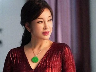 Gương mặt ngày càng cứng đơ tới khó hiểu của mỹ nhân Lưu Hiểu Khánh