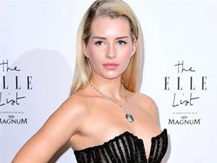 Lottie Moss hút ánh nhìn với váy xuyên thấu