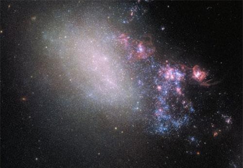 Ngoạn mục khoảnh khắc hai thiên hà vừa va chạm