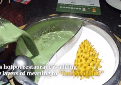 Lẩu bò nhúng sầu riêng trà xanh - "Đặc sản" khiến thực khách phát ốm