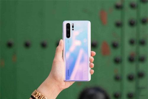 Huawei cam kết hoàn tiền nếu smartphone biến thành "cục gạch"