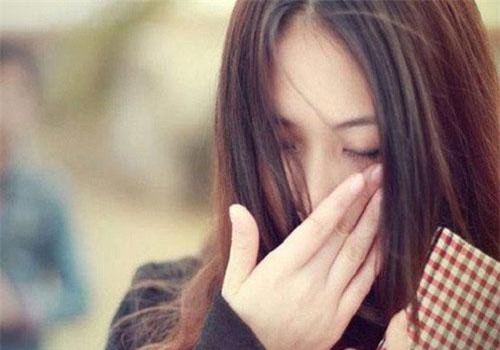 Tâm trạng bực bội, tôi mắng con ầm ĩ trên taxi, xuống xe mới giật mình nhận ra khuôn mặt quen thuộc của người tài xế