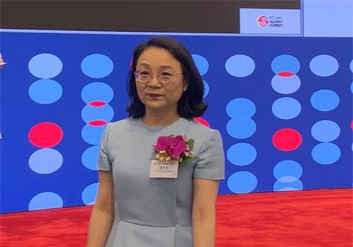 Hành trình khởi nghiệp từ giáo viên dạy Hoá tới tỷ phú sở hữu gần 8 tỷ đô