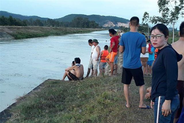 Nghệ An: Ngồi chơi bên bờ sông cùng bạn, thiếu nữ rơi xuống sông tử vong