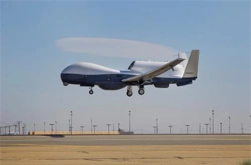 UAV có tầm bay cực đại tới 15.186km, trần bay 18.000m, tốc độ tối đa 575km/h, thời gian bay liên tục 30 tiếng. Trên nó được trang bị nhiều loại radar, cảm biến phục vụ hoạt động trinh sát – do thám. Nguồn ảnh: Wikipedia