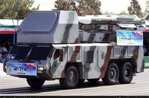 Hồi năm 2014, một chỉ huy IRGC thậm chí đã tuyên bố rằng hệ thống Khordad 3rrd có thể so sánh với tên lửa phòng không S-300 của Nga, nó có tầm bắn 100km và sẽ tăng lên 200km trong tương lai. Nguồn ảnh: Fars