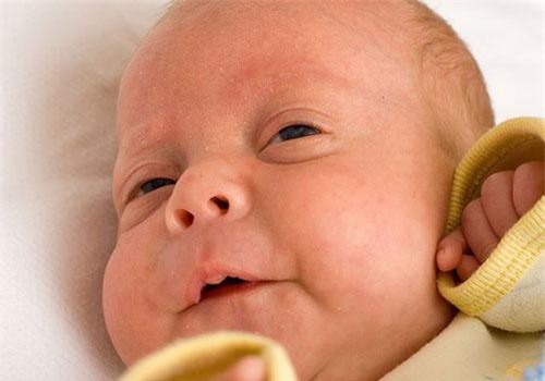 Bé "ngủ gà", có đáng lo không?