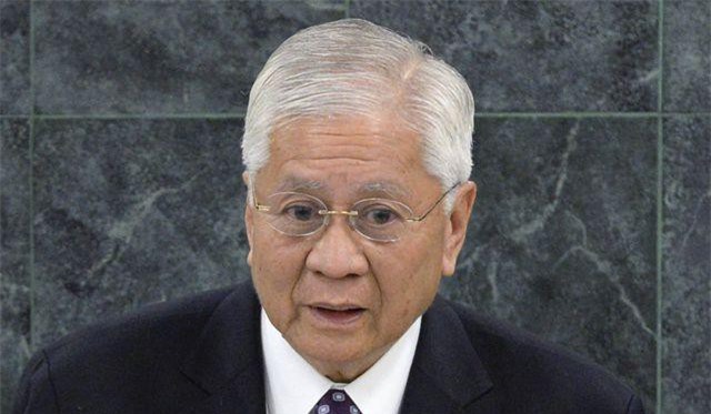 Cựu Ngoại trưởng Philippines bị trục xuất ngay tại sân bay Hong Kong