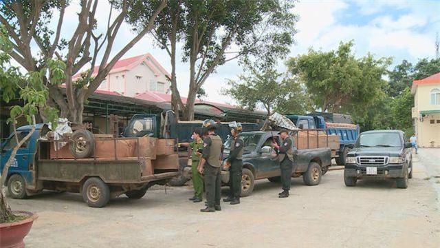 Đắk Lắk: Công an nổ súng bắt giữ 7 đối tượng vận chuyển gỗ lậu trong đêm