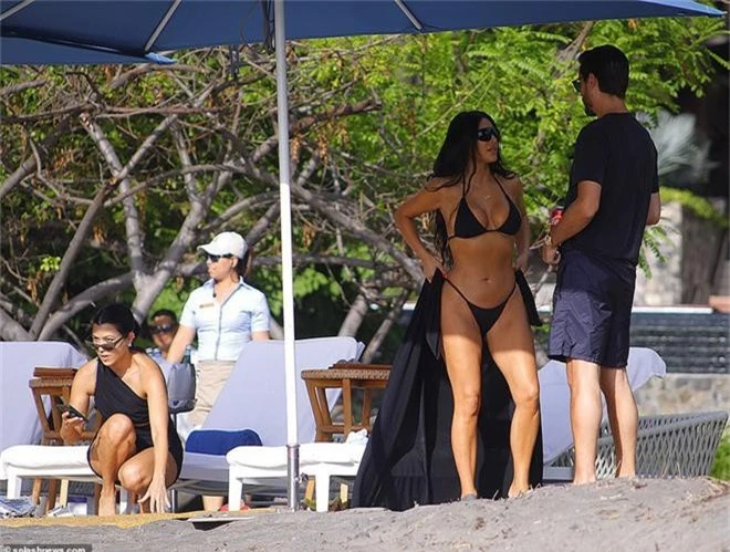 Dù ai nói ngả nói nghiêng, Kim Kardashian diện bikini khoe trọn 2 vòng siêu khủng vẫn gây bão mạnh đúng không cả nhà? - Ảnh 6.