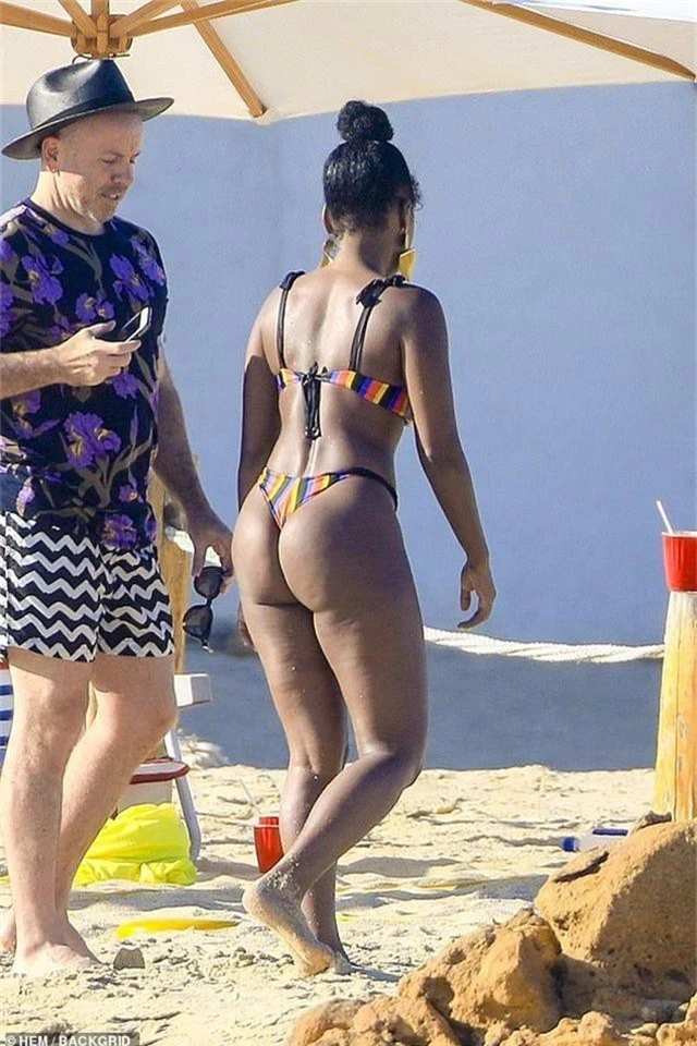 Janelle Monae bốc lửa với bikini nhiều màu - 10