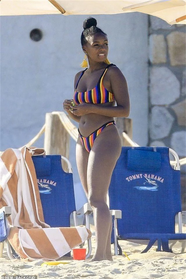 Janelle Monae bốc lửa với bikini nhiều màu - 4