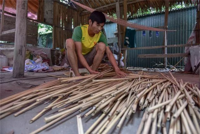 Mục sở thị quy trình làm ống hút tre xuất khẩu mang về tiền tỷ mỗi tháng của 8X Việt - 1