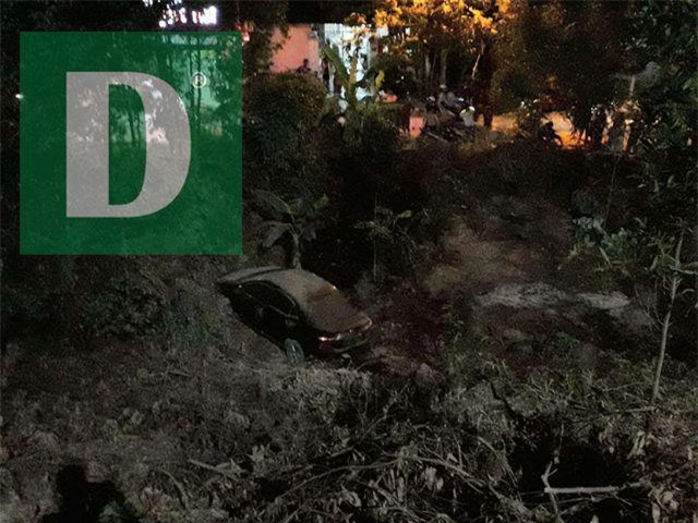 Thừa Thiên - Huế: Xe Audi lao xuống vực, tài xế may mắn thoát chết