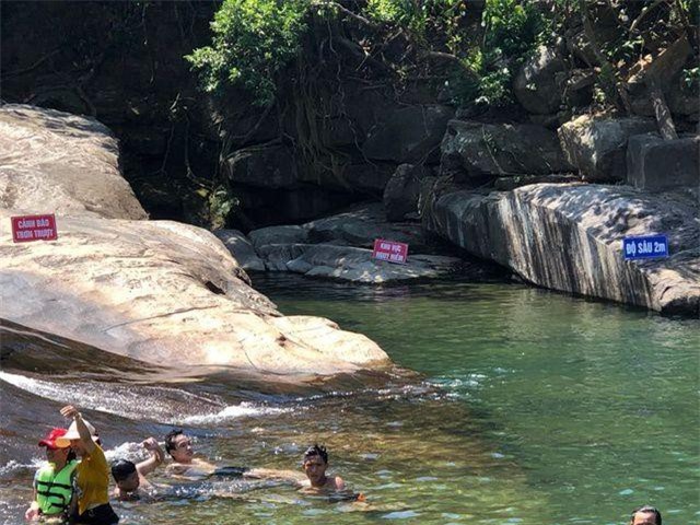 Thừa Thiên - Huế: Bé gái 13 tuổi tử vong vì đuối nước tại thác trượt