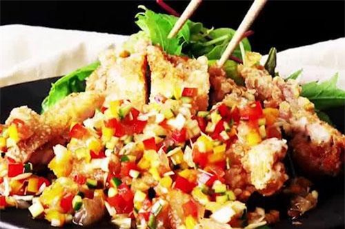 Giòn ngon với món gà rán sốt rau củ nấu siêu tốc 15 phút