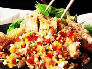 Giòn ngon với món gà rán sốt rau củ nấu siêu tốc 15 phút