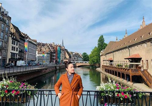 Sau khi gay gắt đáp trả chồng cũ chuyện nuôi con, Nhật Kim Anh gây hoang mang khi thừa nhận "sụp đổ hoàn toàn"