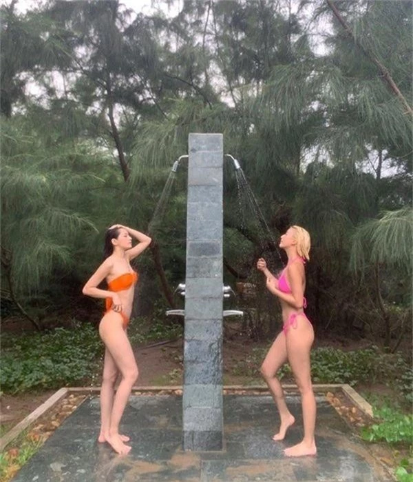 26 tuổi, Chi Pu lần đầu diện bikini khoe dáng bốc lửa thế này!