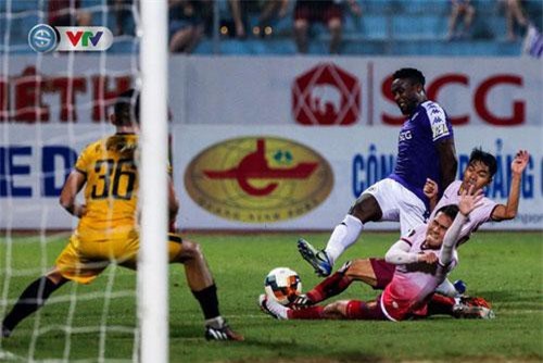 Sau Đình Trọng, CLB Hà Nội mất tiếp Oseni đến hết mùa giải