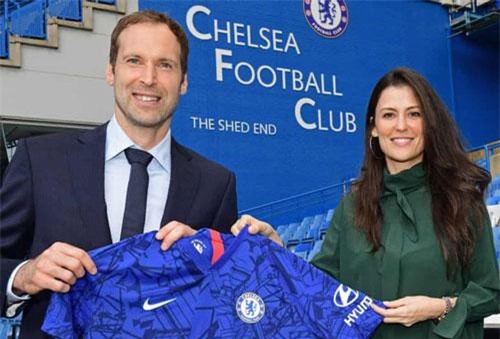 Cựu sao Arsenal bất ngờ tới Chelsea làm việc