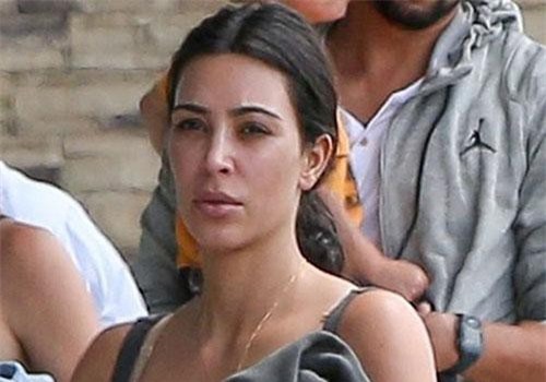 Không ngờ cũng có ngày "thánh phông bạt" Kim Kardashian chịu để mặt mộc ra đường, nhan sắc thật đặc biệt gây chú ý