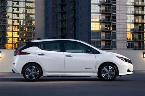 9. Nissan Leaf Plus (quãng đường di chuyển mỗi lần sạc đầy pin: 361 km).