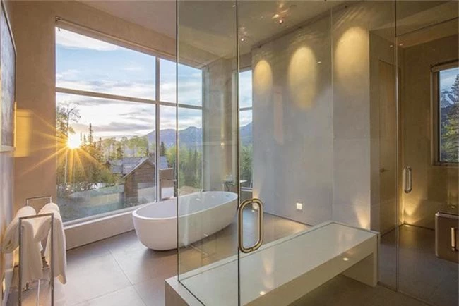 Bất kể diện tích lớn nhỏ, chỉ nhờ mẹo thiết kế này mà căn phòng tắm luôn khiến người dùng thoải mái - Ảnh 17.