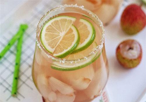 Hễ ngày nào nắng nóng là cả nhà tôi lại yêu cầu món đồ uống này, uống đến đâu là mát đến đấy!