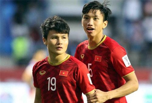 Từ chuyện Văn Hậu, Quang Hải: Khi nào mua rồi hẵng tính!