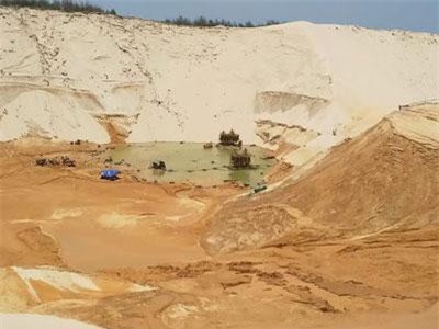 Quảng Bình: Sụt cát tại mỏ titan, 1 người mất tích, 4 người bị thương