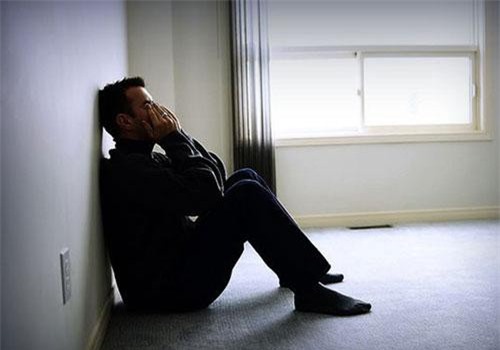 Vợ chồng cãi nhau, mẹ tôi khuyên can, nào ngờ vợ hung dữ chỉ tay thách thức một câu khiến tôi tức sôi máu phải gọi bố mẹ vợ tới nhà