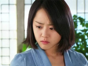 Mẹ đẻ gửi cho túm vải cuối mùa mà chồng khinh ra mặt, vợ trẻ lạnh lùng đáp một câu khiến anh sượng mặt