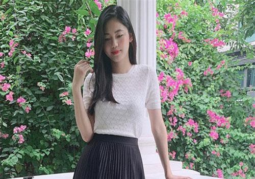 Á hậu Thanh Tú về dáng thần tốc, khoe vẻ xinh đẹp chỉ sau ít ngày sinh nở