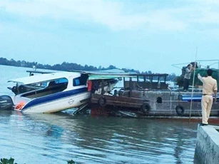 Long An: Ca nô tông vào ghe trên sông Vàm Cỏ, 1 phụ nữ tử vong
