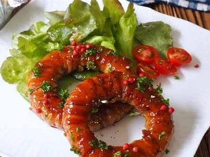 Mẹo làm thịt ba chỉ bọc hành tây sang chảnh như nhà hàng