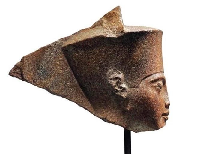 ai cap doi anh tra lai tuong pharaoh 3300 nam tuoi nghi bi danh cap