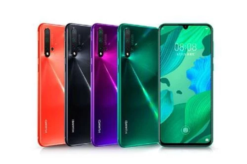 Huawei Nova 5 Pro có 4 màu đen, tím, xanh, cam. Giá của phiên bản ROM 128 GB là 2.999 Nhân dân tệ (tương đương 10,17 triệu đồng). Phiên bản ROM 256 GB có giá 3.399 Nhân dân tệ (11,52 triệu đồng).