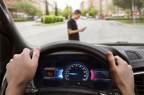 Phanh tự động khẩn cấp chủ động của Ford có gì đặc biệt?