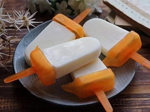 Làm kem sữa tươi chỉ trong 3 nốt nhạc - cực hợp cho bé nào lười uống sữa!