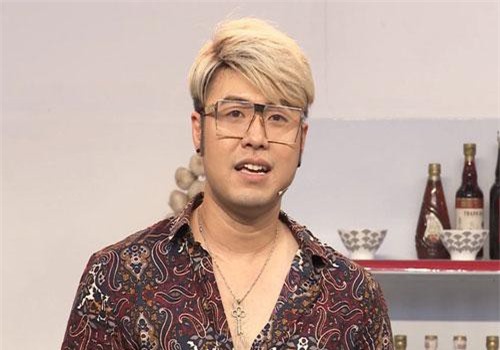 Akira Phan lần đầu lộ diện sau cuộc đại tu nhan sắc, chưa lấy lại vóc dáng mơ ước nhưng bảnh bao hơn hẳn