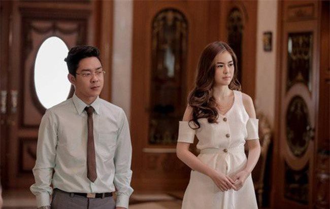 Vừa từ xe hoa bước vào nhà chồng, nhìn thấy “kỉ vật” đập vào mắt, cô dâu không nói không rằng ngược trở ra quay về luôn