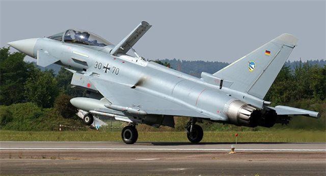 Clip: Hai máy bay chiến đấu của Đức đâm nhau, phi công thiệt mạng