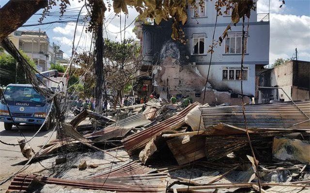 Lâm Đồng: Cháy chợ lúc nửa đêm, 12 ki ốt bị thiêu rụi hoàn toàn