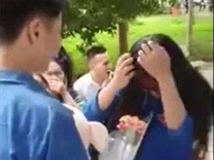 CLIP: Nam sinh tỏ tình crush bị cô giáo bắt gặp và cái kết đắng