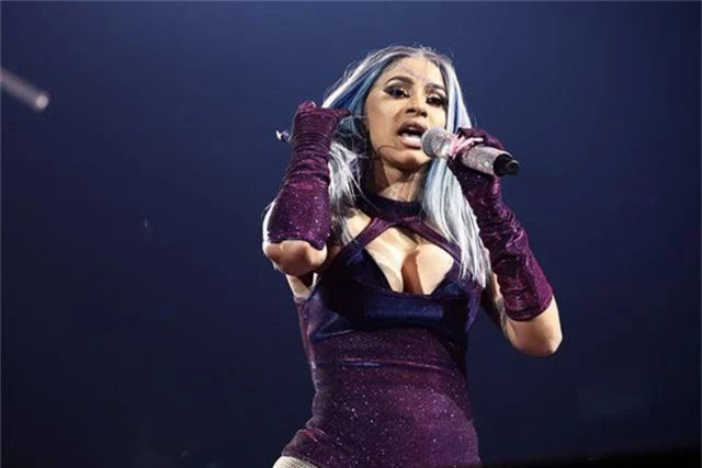 Cardi B khoe ngực ngoại cỡ, trình diễn lôi cuốn - 5