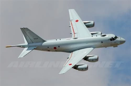 Máy bay trang bị 4 động cơ turbofan F7 do Nhật Bản tự sản xuất cho phép máy bay đạt tốc độ tối đa 996km/h, tốc độ hành trình 833km/h, tầm bay cực đại 8.000km, bán kính chiến đấu 2.500km. Nguồn ảnh: Airliners.net