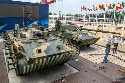  Xe chiến đấu bộ binh BMP-3 cùng pháo tự hành 2S25 Sprut-SD xuất hiện với giáp lồng bọc hông chống đạn RPG. Nguồn ảnh: SAID AMINOV