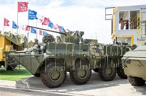 Xe thiết giáp chở quân BTR-82A với giáp lồng bảo vệ hông. Nguồn ảnh: SAID AMINOV