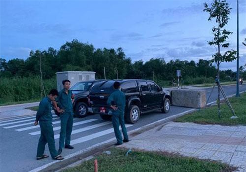 TPHCM: Vật lạ nghi là lựu đạn nằm lăn lóc ven đường ở dự án Khu Công nghệ cao